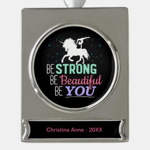 Sei stark, schön, du - Turn-Unicorn Banner-Ornament Silber