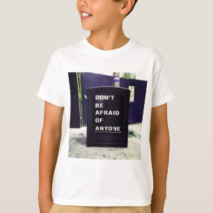 Sei vor niemandem Motivierend T-Shirt
