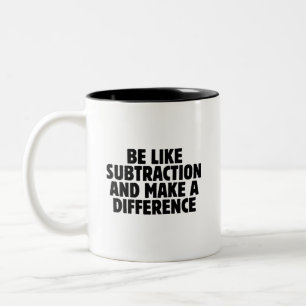 Sei wie Subtraktion... lustiges Mathe-Zitat Zweifarbige Tasse
