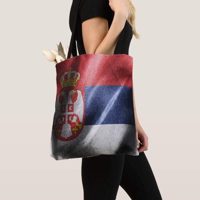 Seidenflagge in Serbien (Von Nahem)