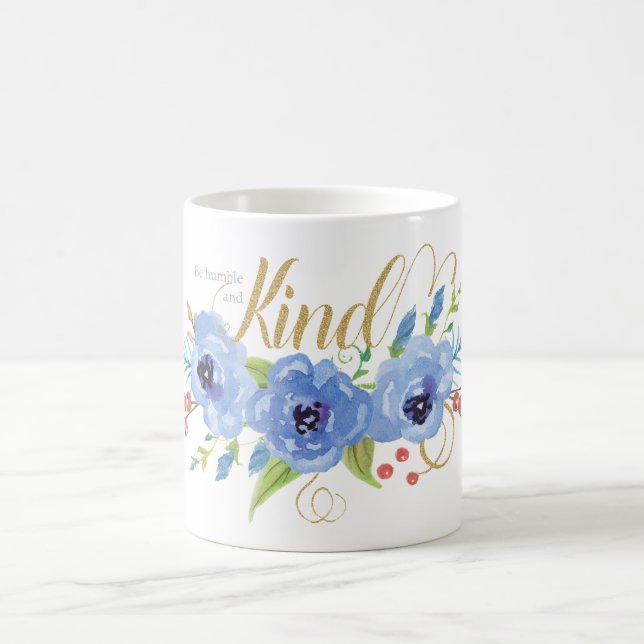 Seien Sie bescheiden und freundlich blaue Blume Kaffeetasse (Mittel)