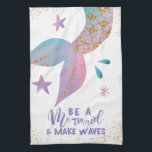 Seien Sie ein bescheidener Inspirationsangebot Geschirrtuch<br><div class="desc">Whimsisches und magisches Design mit Zitat mit einem rosafarbenen,  aquamarinen,  lila ombre mermaid Schwanz mit Imitate goldenen Glitzer Details mit Sternen und Spritze Wasser herum. Im Typografietext unten steht "Sei eine Meerjungfrau & Make Waves".</div>