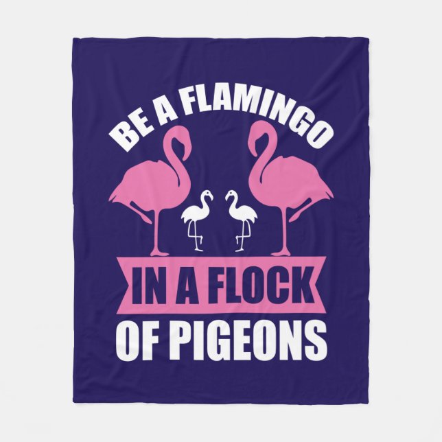Seien Sie ein Flamingo in einer Flock von Tauben-1 Fleecedecke (Vorderseite)