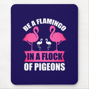 Seien Sie ein Flamingo in einer Schar von Tauben Mousepad
