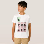 Seien Sie ein positiver Science-Gek-Nerd T-Shirt<br><div class="desc">Ein lustiges Design zu fördern,  positiv zu denken,  und eine gute Einstellung. Das Zitat "Sei positiv" wird auf Karten,  die Elemente darstellen,  aus dem Periodensystem geschrieben.</div>