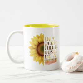 Seien Sie ein Sonnenblumenangebot Zweifarbige Tasse