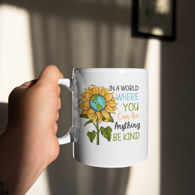 Seien Sie freundlich in dieser Welt Sonnenblumen Kaffeetasse (Von Creator hochgeladen)