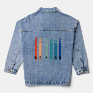 Seien Sie freundlich und sprechen Sie Jeansjacke