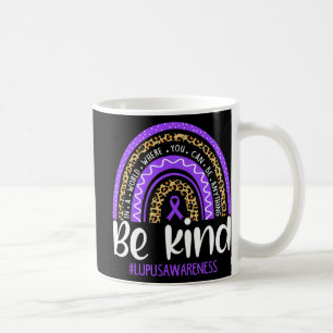 Seien Sie freundlich, wir tragen Lila Lupus-Bewuss Kaffeetasse