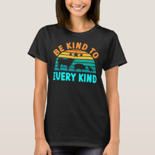 Seien Sie freundlich zu jedem Tierreklame Vintages T-Shirt