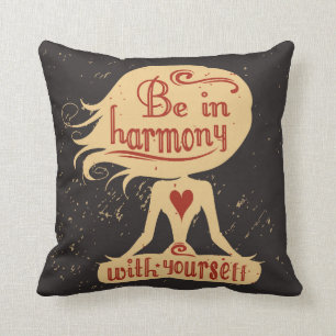 Seien Sie in Übereinstimmung mit selbst 2 Kissen