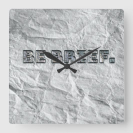 Seien Sie kurz. Quadratische Wanduhr