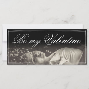 Seien Sie meine Valentinin - lügende junge Frau