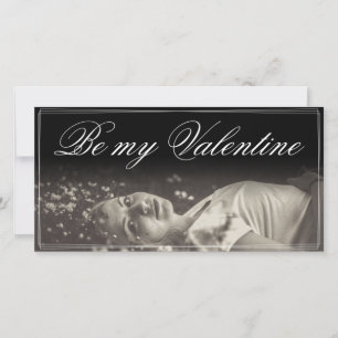 Seien Sie meine Valentinin - lügende junge Frau