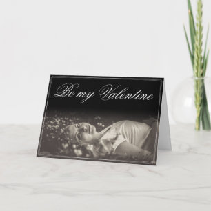 Seien Sie meine Valentinin - lügende junge Frau Karte