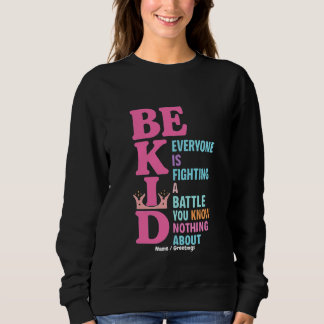 Seien Sie nett, jeder kämpft gegen eine Schlachtma Sweatshirt