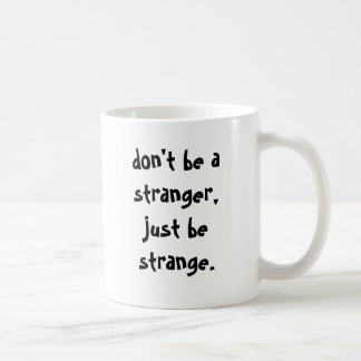 seien Sie nicht ein Fremder, ist gerade merkwürdig Tasse