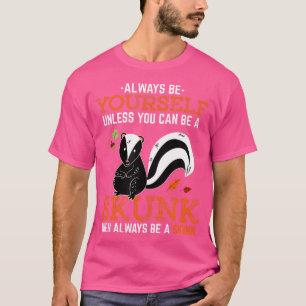 Seien Sie selbst, wenn Sie kein Skunk sein können T-Shirt