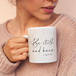 Seien Sie still und wissen Kaffeetasse<br><div class="desc">Seien Sie still und wissen,  dass ich Gott bin,  inspirierende religiöse Zitat aus Psalm 46:10. Anpassbare Textfarbe.</div>