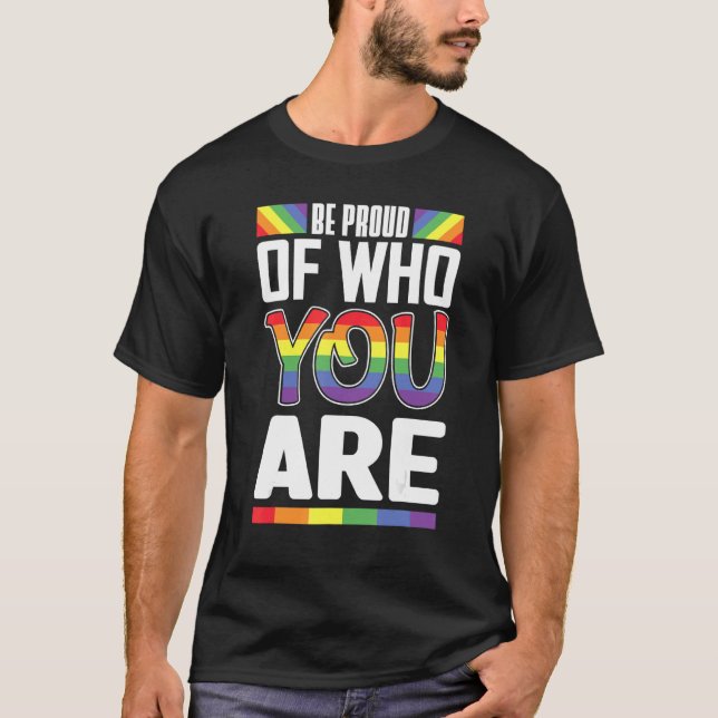 Seien Sie stolz darauf, wer Sie Regenbogenflagge L T-Shirt (Vorderseite)