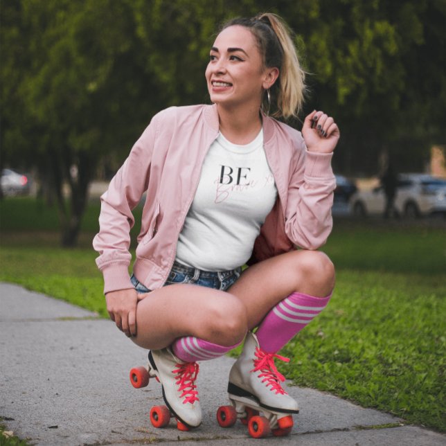 Seien Sie tapfer Motivierend T-Shirt (Von Creator hochgeladen)