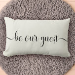 Seien Sie unser Gast Moderne Zuhause Lendenkissen<br><div class="desc">Moderne,  trendige Schrift-Kalligraphie mit Schnörkeln,  die "Be our Guest" auf diesem eleganten,  schwarzen und Elfenbeinkissen lesen,  das sich perfekt eignet,  um Gäste auf Ihrer Zuhause,  Ferienvermietung oder Bed & Breakfast willkommen zu heißen.</div>