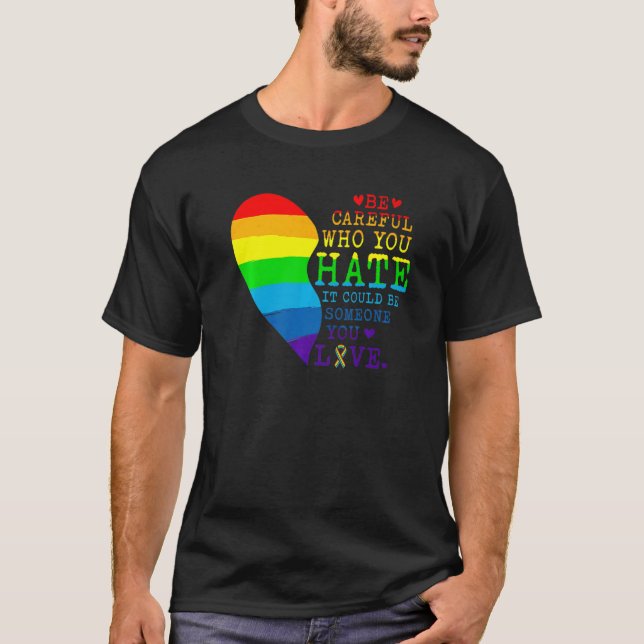 Seien Sie vorsichtig, wen Sie Rainbow Heart Gay Pr T-Shirt (Vorderseite)
