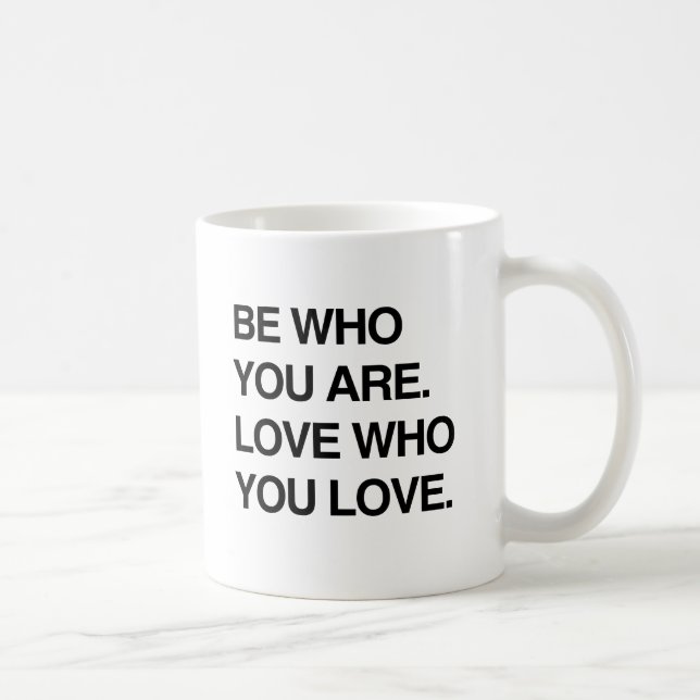 SEIEN SIE, WER SIE SIND. LIEBE, WER SIE LIEBE.png Tasse (Rechts)
