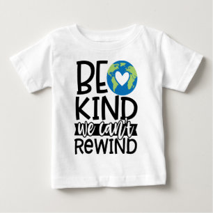 Seien wir nett, wir können das Herz des Erdtages n Baby T-shirt
