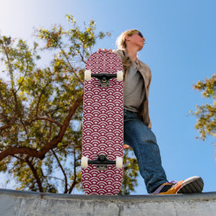 Seigaiha, Wellen, Japanisch, Burgund und Weiß Skateboard