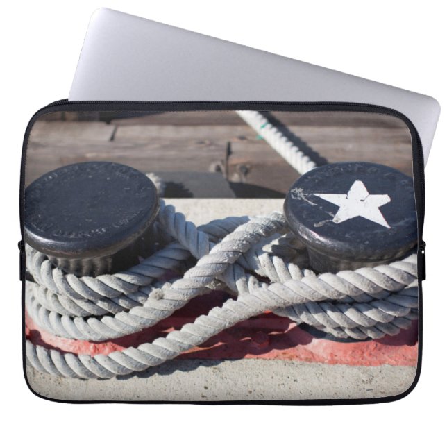 Seil gebunden an zwei Schiffspollern Laptopschutzhülle (Vorderseite)
