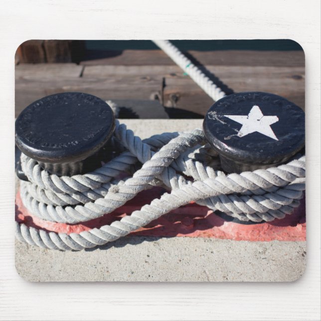 Seil gebunden an zwei Schiffspollern Mousepad (Vorne)