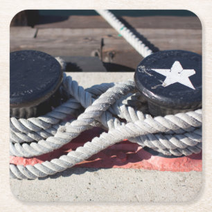 Seil gebunden an zwei Schiffspollern Rechteckiger Pappuntersetzer