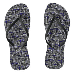 Seile auf blaugrauem Metal Flip Flops