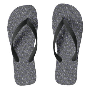 Seile auf blaugrauem Metal Flip Flops