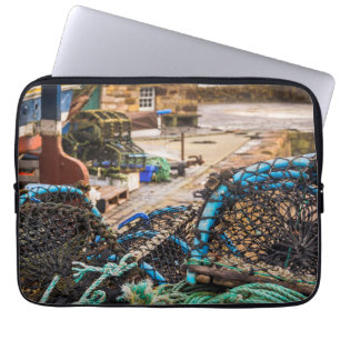 Seile und Hummer-Töpfe   Pittenweem, Schottland Laptopschutzhülle