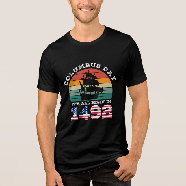 SEIN GANZES BEGINNT 1942 AM Columbus Day Tri-Blend Shirt (Vorderseite)