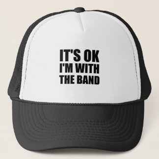 Sein okayIm mit dem Band Truckerkappe