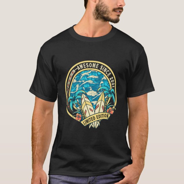 Seit 2021 geboren um unglaublich zu sein T-Shirt (Vorderseite)