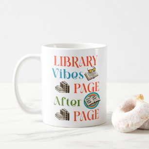 Seite nach Seite Einbinden der Bibliothekssymbole Kaffeetasse