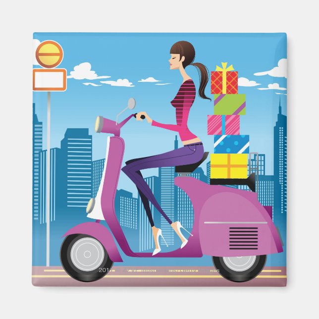 Seitenansicht der Frau mit Geschenken auf Roller Magnet (Vorne)