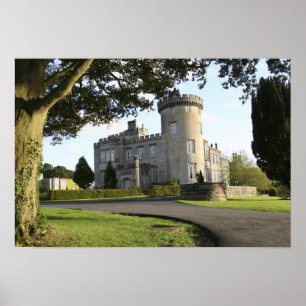 Seiteneingang von Dromoland Castle ohne Menschen Poster
