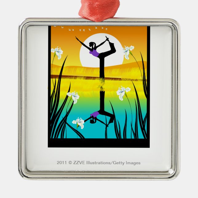 Seitenprofil eines übenden Yoga der Frau Silbernes Ornament (Vorne)