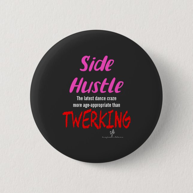 Seitlicher Hustle gegenüber aufwergendem Neon Pink Button (Vorderseite)