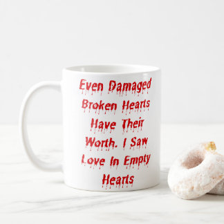 Selbst beschädigte gebrochene Herzen haben ihr gut Kaffeetasse