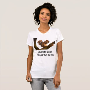 Selbst Blindes Eichhörnchen findet eine Nut-Anweis T-Shirt