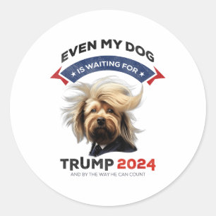 Selbst mein Hund ist für Trump 2024 Gewartet _1 Runder Aufkleber