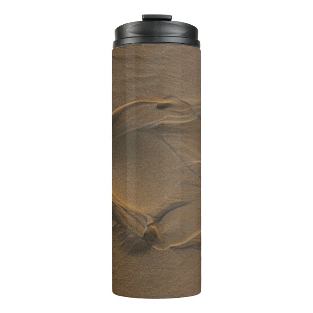 Selective focus photography of sand thermosbecher (Vorderseite)