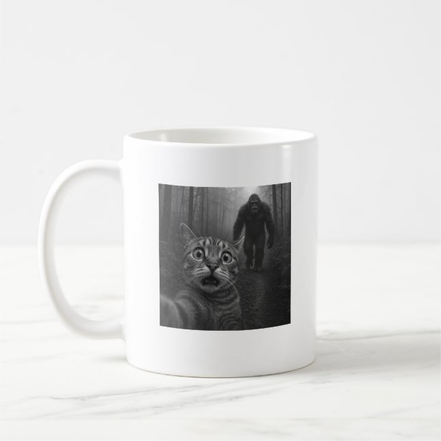 Selfie mit Sasquatsch Bigfoot Kaffeetasse (Links)