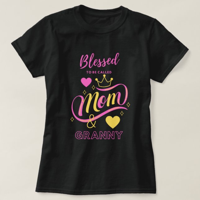 Selig, als Mama und Großmutter bezeichnet zu werde T-Shirt (Design vorne)